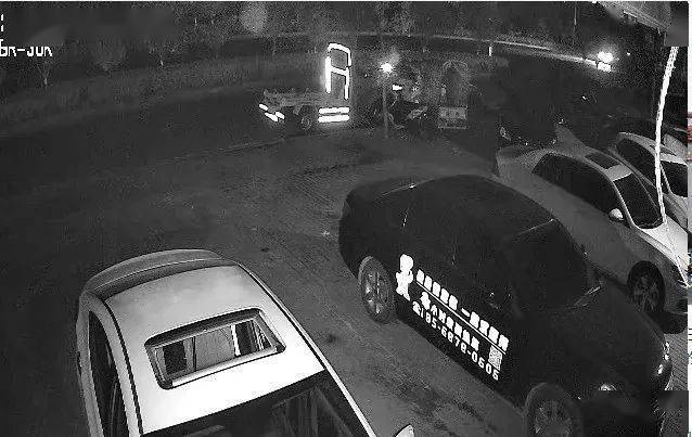 凌晨,邓州路边停放三轮车被人偷走,监控拍下这一幕!