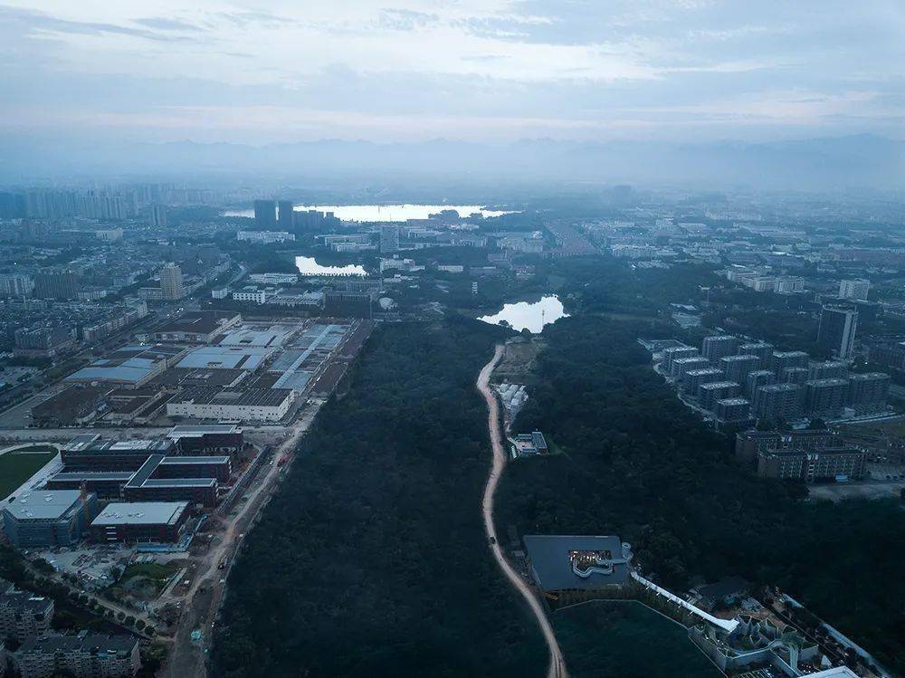 aaimonsterlab金华山嘴头未来社区中心一座建筑投影一方山水