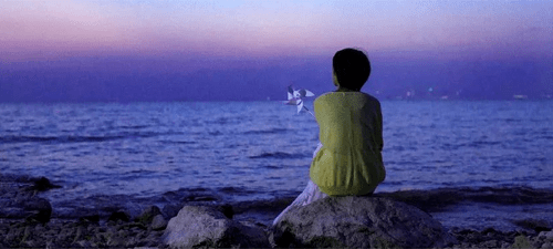 不与谁争,不与谁比,淡定从容,与世无争,安安静静.