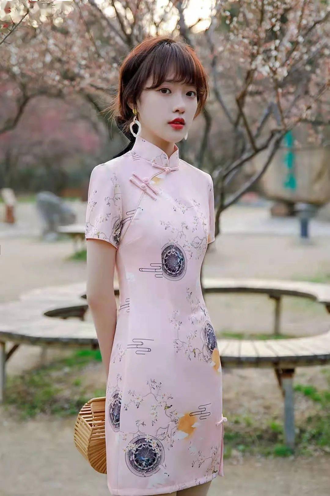 旗袍如何穿选择,才能显身材又显气质?