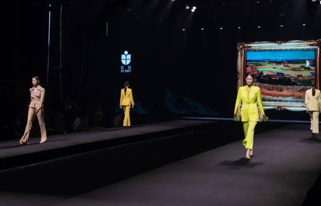 橙黄色|精彩！来享受一场“麦浪滚滚”的视觉盛宴！