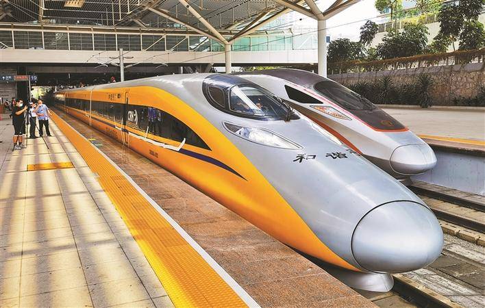 昨天,首列由深圳北站开往和平北部粤赣省界的55690次黄色高速列车crh