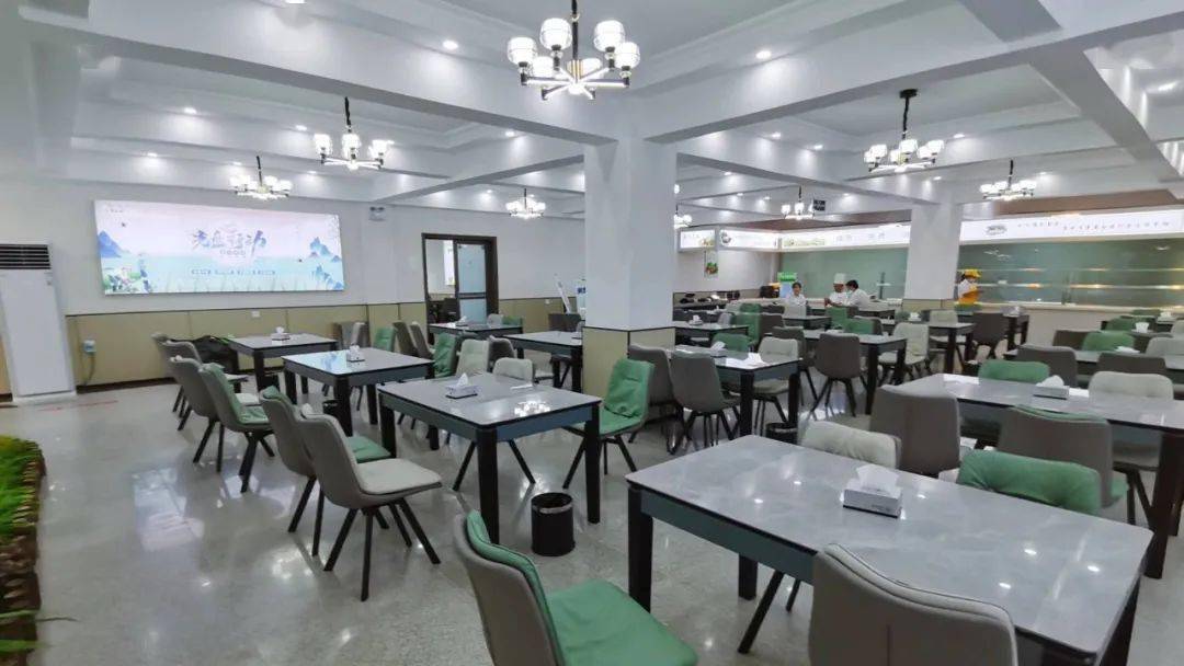 临大新建第三餐厅量足肉多风景好下饭