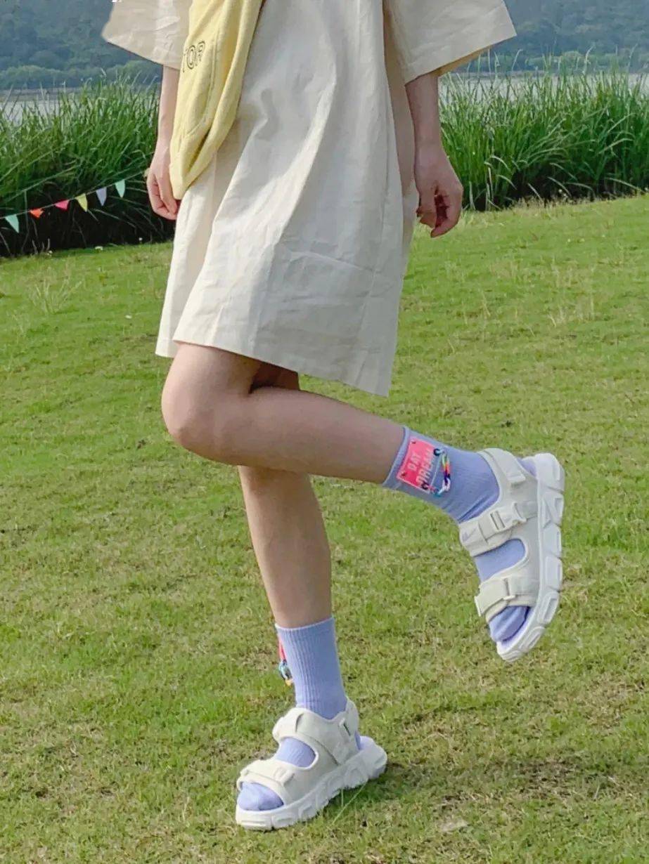运动鞋 小腿袜,早秋这么穿真的好看!_袜子