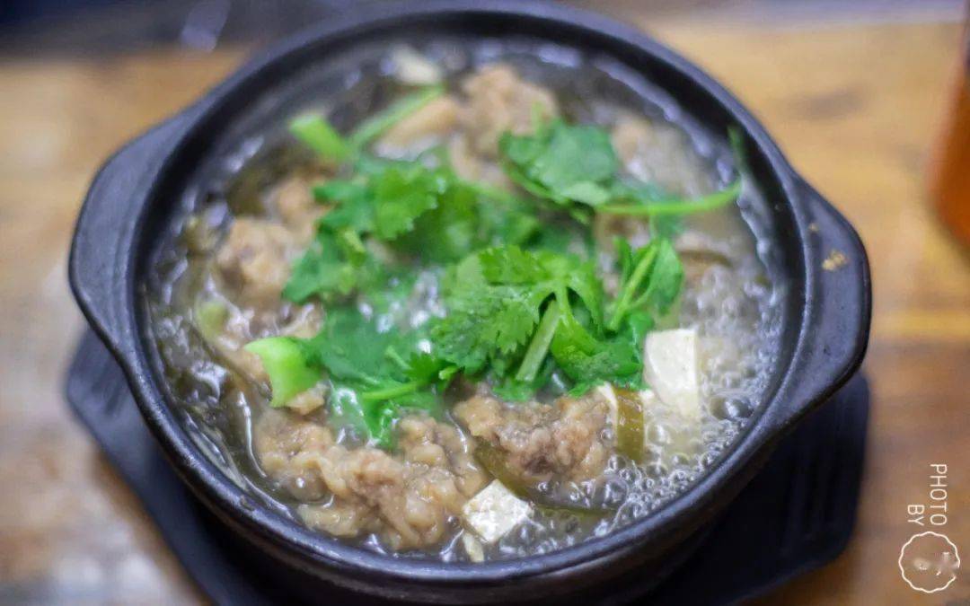 盤點牛肉丸子濃湯瓦罐焦香涮酥肉砂鍋一口就燙嘴熬到冒泡的砂鍋是初秋