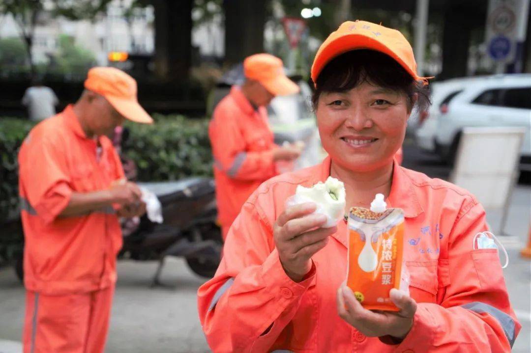 合肥的暖心工程12000余名环卫工人吃上了免费早餐