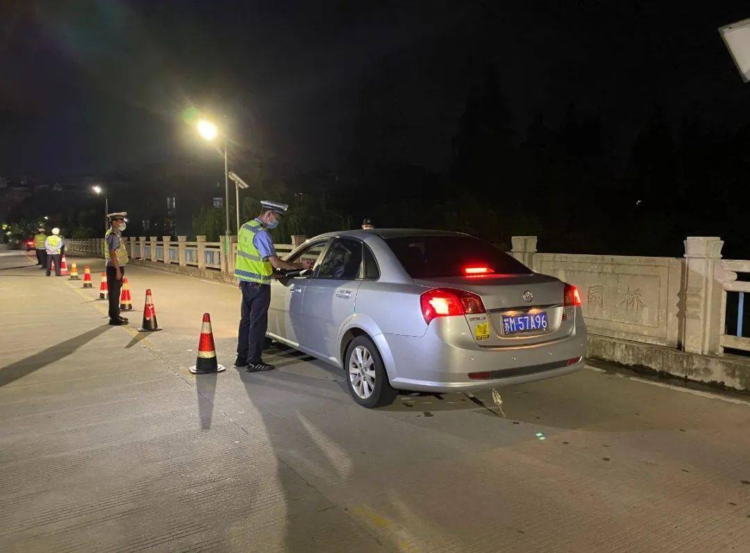 67直击姜堰抓酒驾第一现场堪比大片