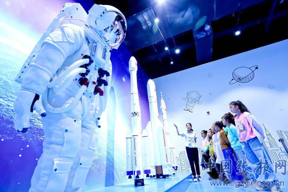 张掖:科技馆里长知识