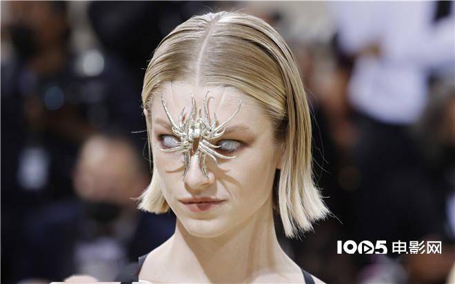 白色眼球蜘蛛抱脸超模hunter造型吓翻全场