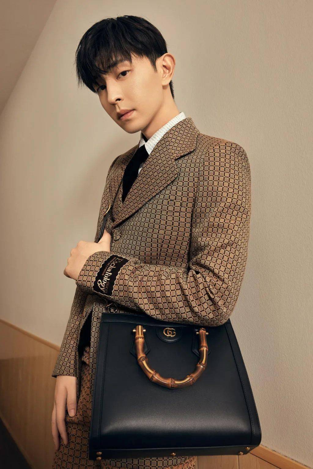 榜姑娘热线|艾伦新代言 《张公案》播出 oho欧恋 郑业成评价 郑云龙新