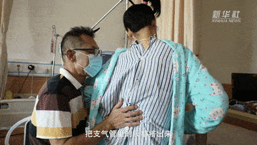 喉管|勇敢而生！她住ICU12年，用筷子敲字激勵他人