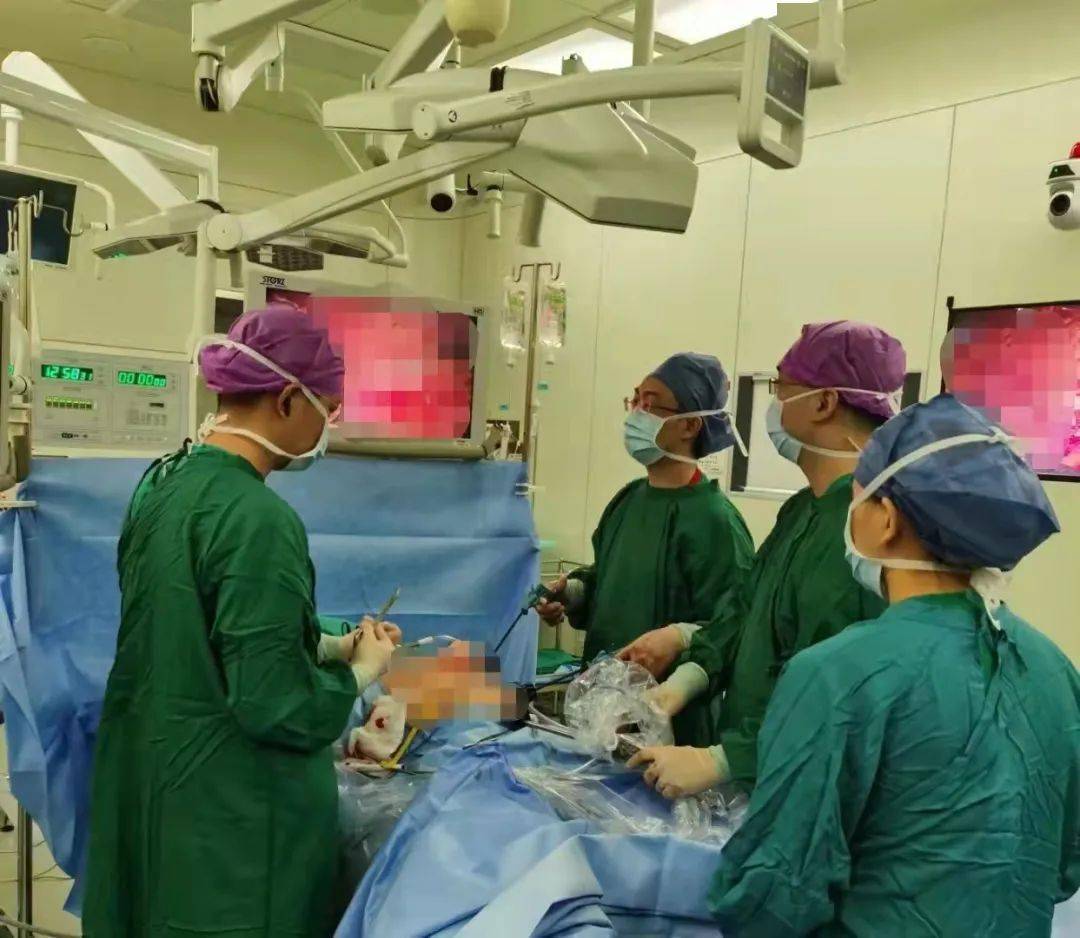 结肠|为减肚腩去健身，男子用力过猛结果悲剧了……