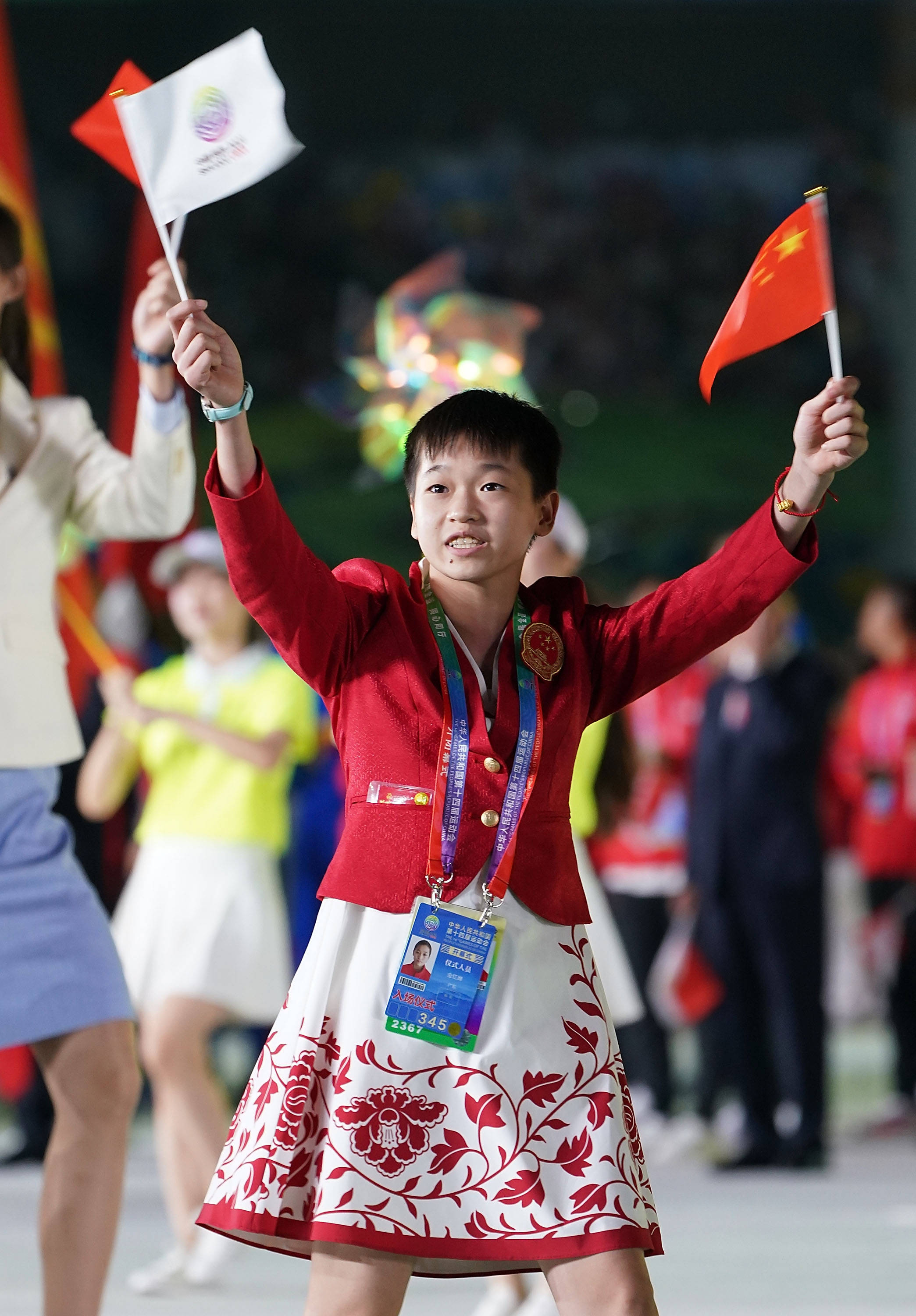 9月15日,广东省体育代表团运动员全红婵在入场仪式上.