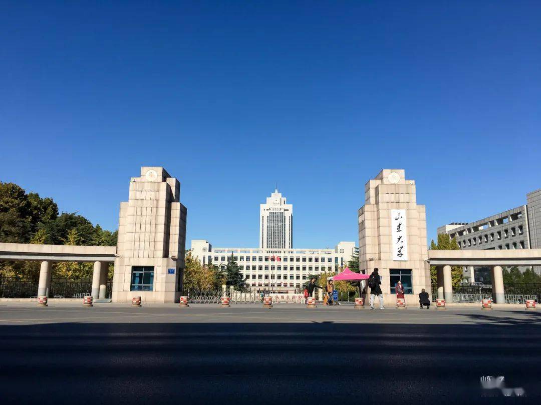 2010年建設的中心校區新校門邁向未來的山大1984年,山東大學在威海