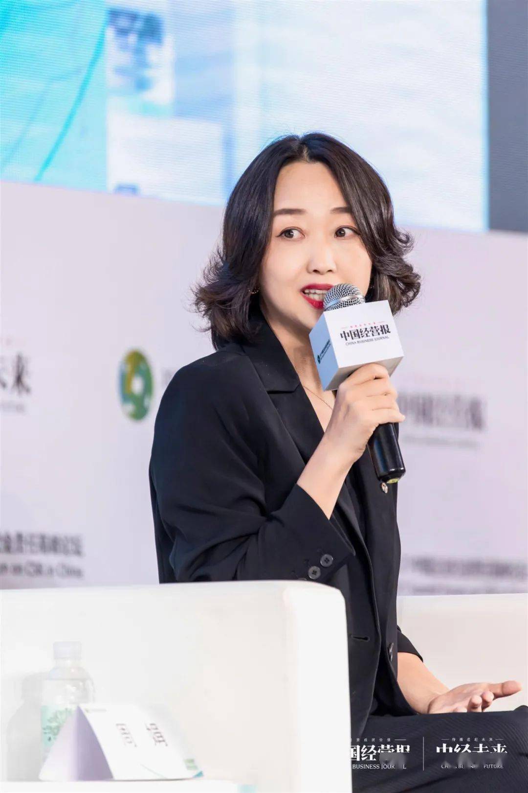 梅赛德斯奔驰周娟由电动为先向全面电动转型奔驰加速迈向零排放