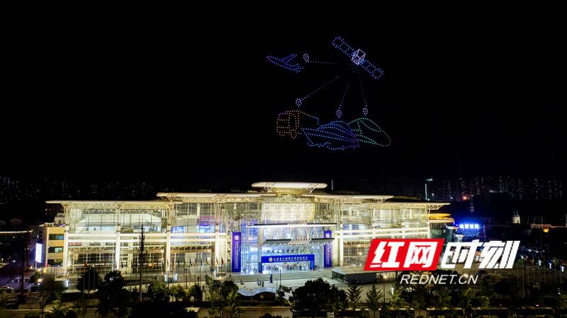 张必闻|组图丨无人机“照亮”长沙夜空 带你看啥是“北斗”