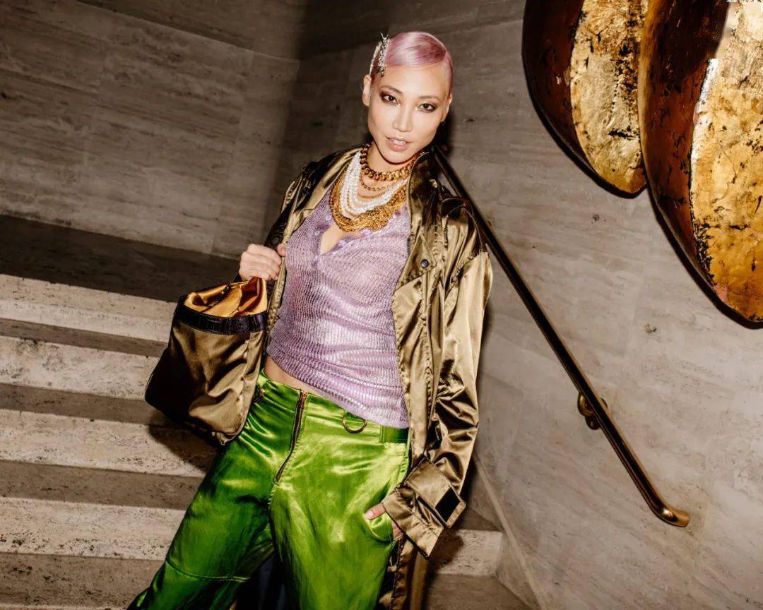 简风|穿得光彩照人,才是最新的时髦