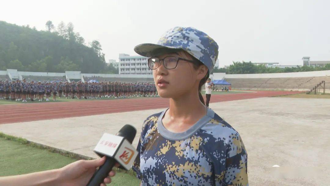 云安中学新生军训圆满结束定格训练场上的难忘瞬间