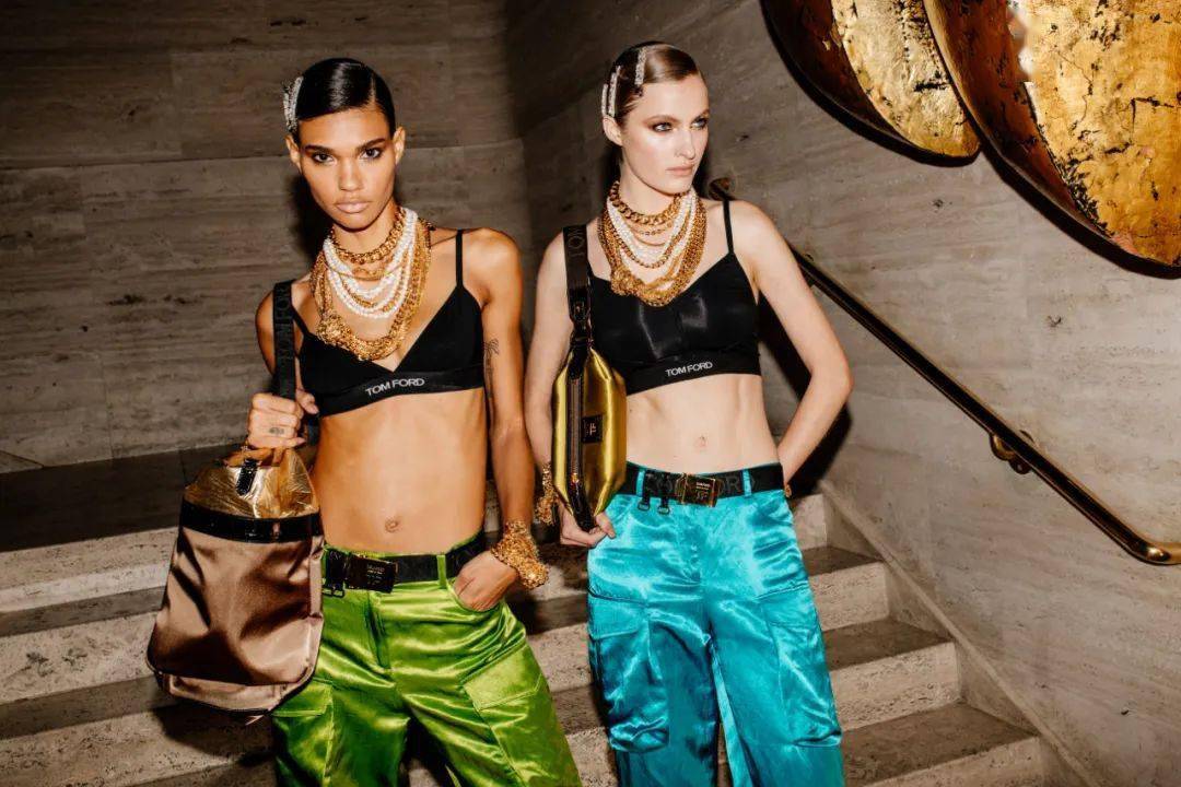 简风|穿得光彩照人，才是最新的时髦