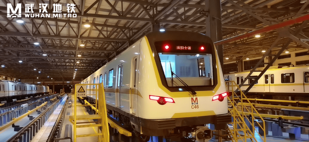 新增购的3号线列车整体风格与原有列车保持相同,仍为体现武汉地域特色