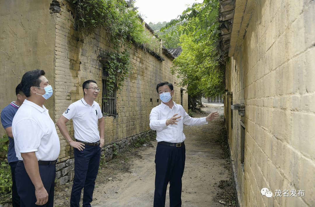 9月17日下午,市委副书记,市长庄悦群到水东湾新城,督导中央环保督察