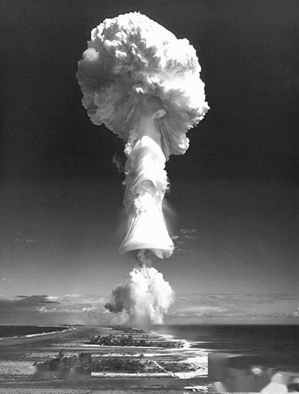 保罗·蒂贝茨是于1915年在美国伊利诺伊州出生的,他的家境还是非常不