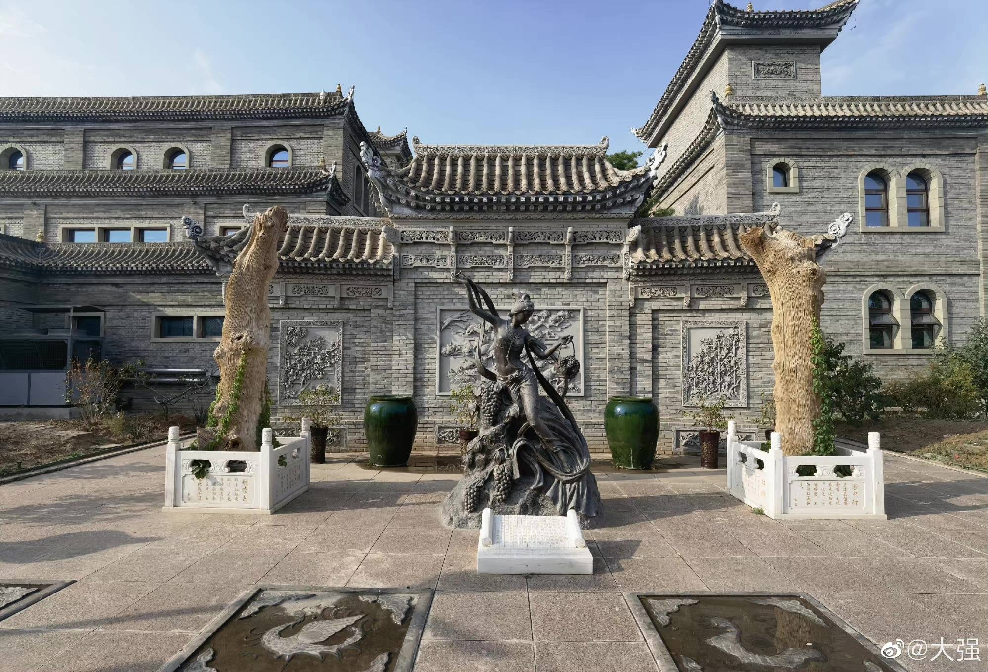 王莹|贺兰山下中国风酒庄引关注