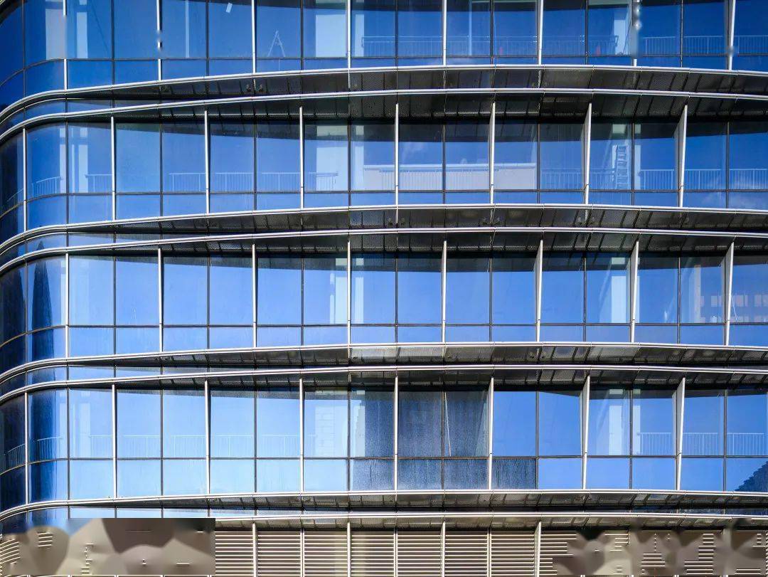 水平遮阳板阴影区◎理性且优雅的立面肌理项目负责人及主创建筑师钟