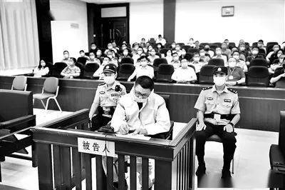 王逍霄接受《中纪报》访谈：政商交往亲清有道