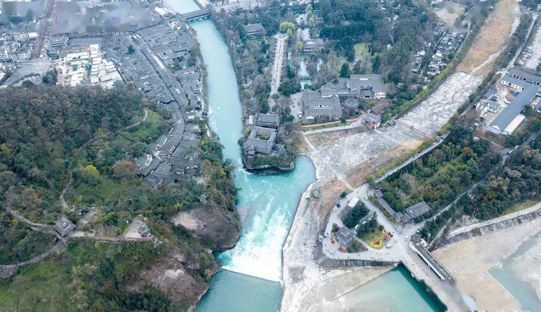 都江堰,是世界迄今为止,年代最久,唯一留存,以无坝引水为特征的宏大