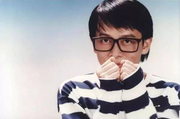 1985年进入国立政治大学之后,张雨生听了许多的西洋歌曲,更因为喜欢弹