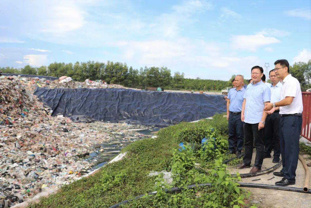 罗真一行还深入思阳镇环城东路生活污水入河口,三华