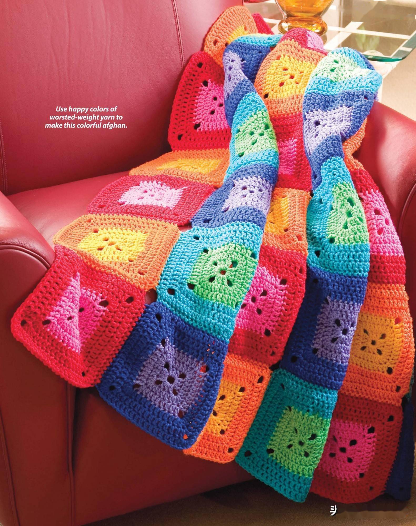 一组拼色盖毯,色彩搭配协调,有条纹方格和十字架图案,都很漂亮