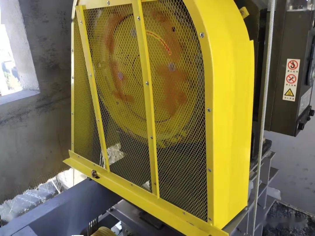 电梯人:被这吊钩坑了!