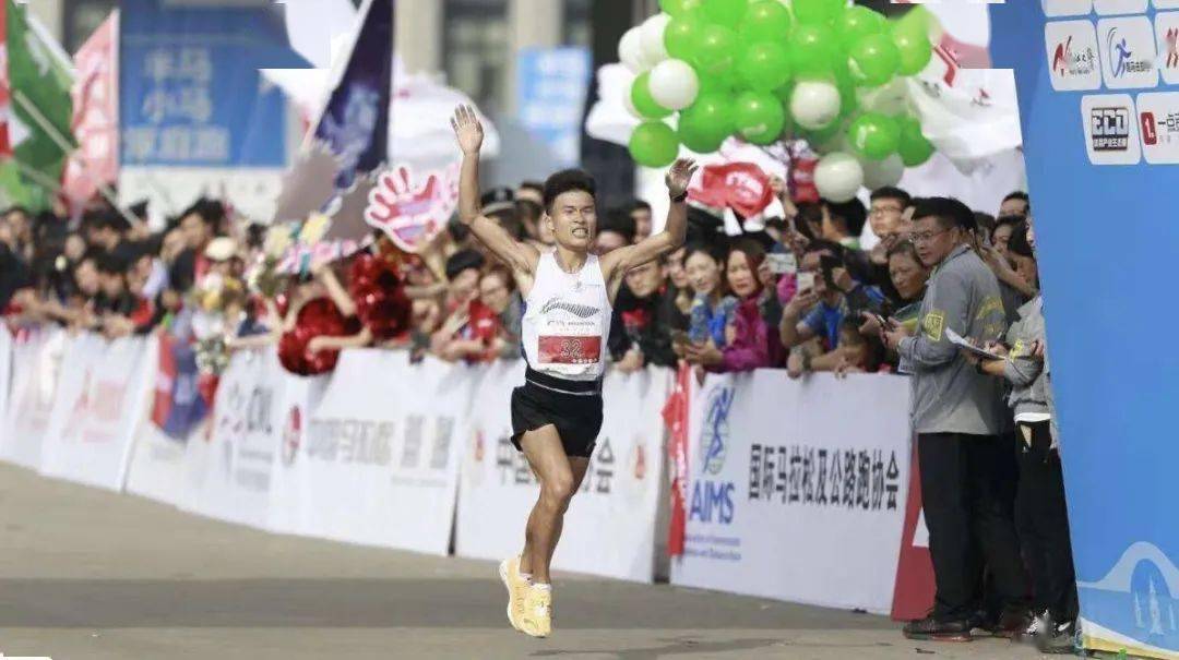 哪吒滚滚儿唐红芳95后研究生学霸马拉松见证下的奔跑情侣