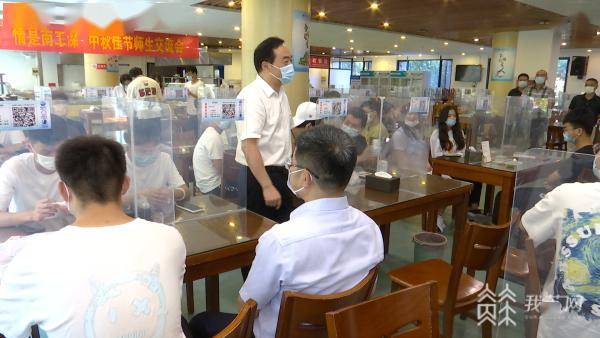 徐雨|返校大学生就地过节 看南京高校“花式”过中秋