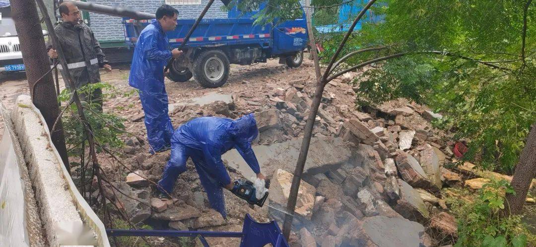 理疏通排水沟，确保排水渠道畅通。高铁环境综合整治不停歇高铁两侧清障