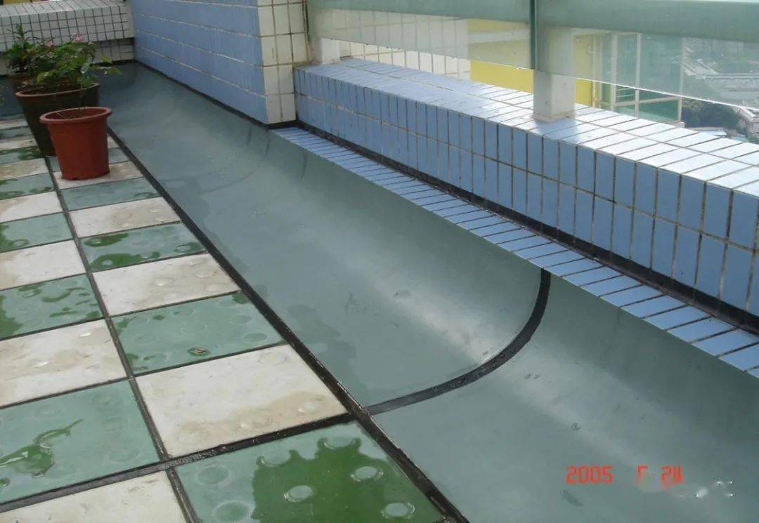 泛水高度符合设计要求顺直流畅