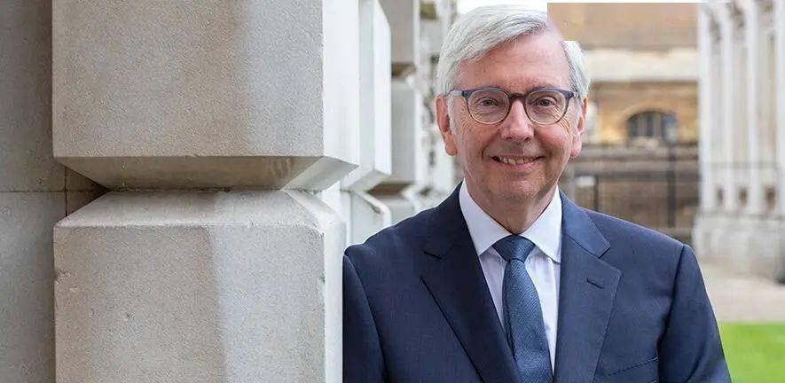 剑桥大学校长突然辞职因为新冠重估人生