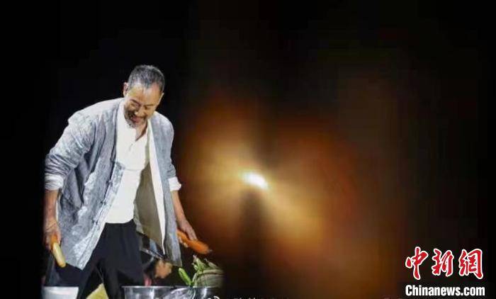 话剧《原上的星》中秋夜感人收官 吴京安:我在舞台上建了一个"家"