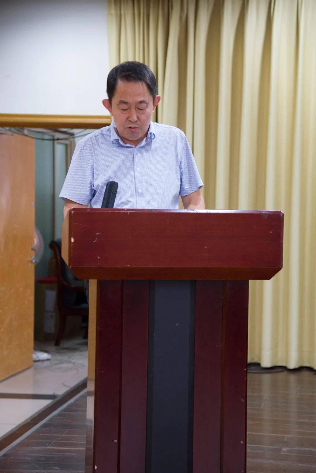 县委书记曹拥军组织召开全县巩固拓展脱贫攻坚成果加压推进会议