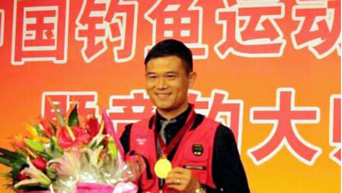 “中国钓王”邓刚的疯狂人生_黄石
