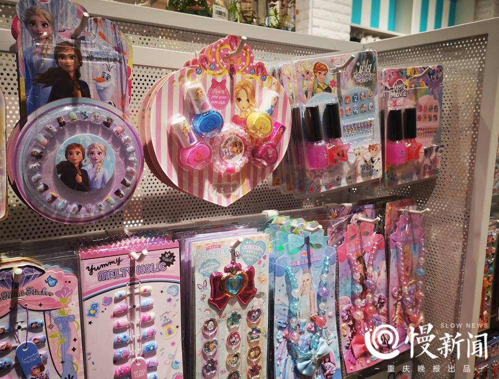 化妆品慢生活 | 偷用妈妈化妆品，7岁女儿要“斩爸爸”，“斩男妆”是什么意思？