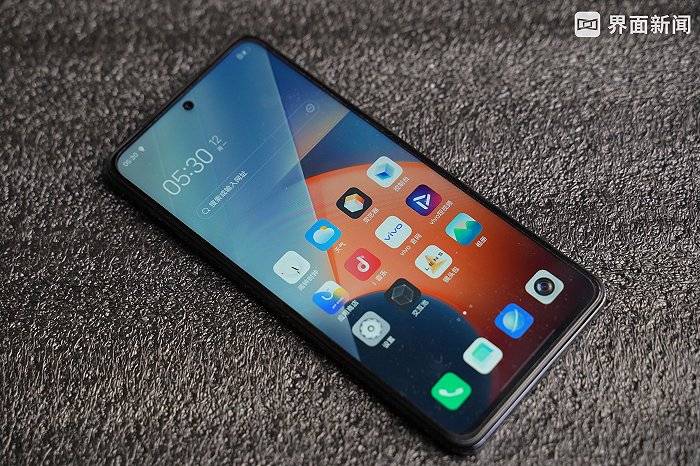 nits|2000元价位段的性能之选?iQOO Z5上手体验