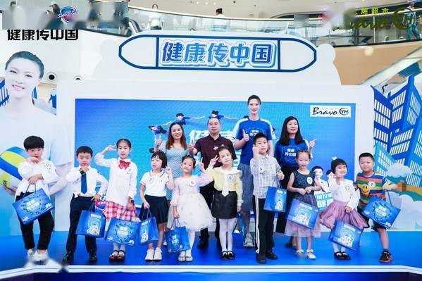 首席|惠若琪现身重庆永辉超市，与舒肤佳一起“健康传中国”