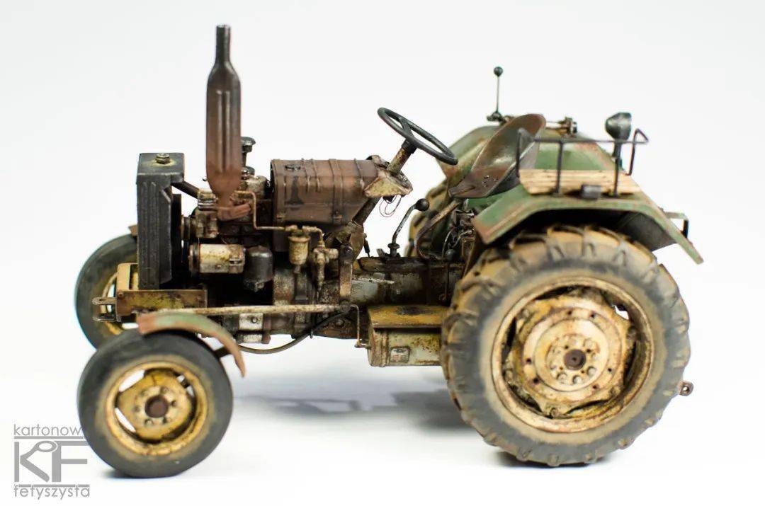 ursus c 330 拖拉机(纸做的)