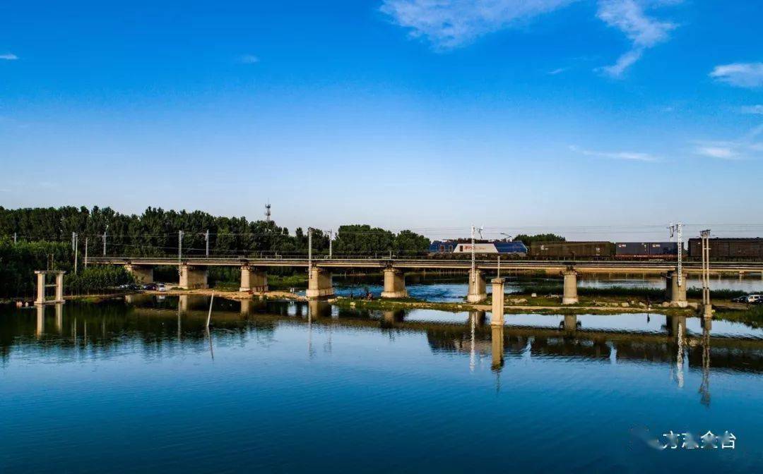 京广铁路北河大桥,位于中易水河与南拒马河汇流之处,因与北河村相邻而