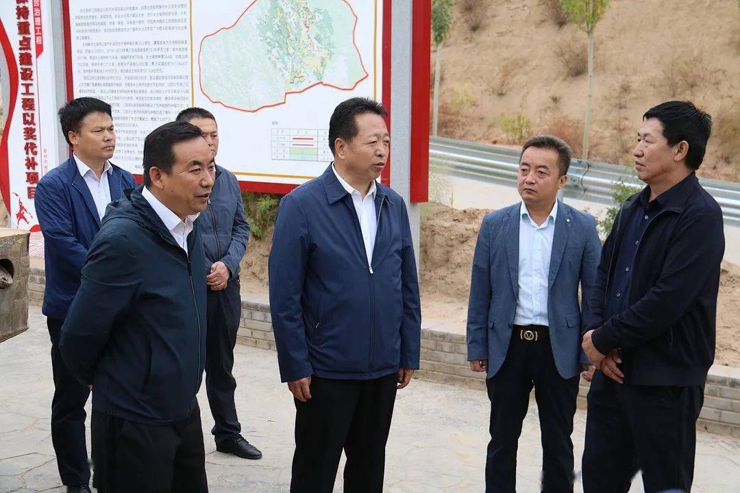 吕明辉在古塔镇调研