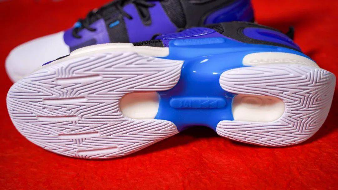 侃鞋丨本土现役球星唯一的签名鞋可兰白克克制二代开箱