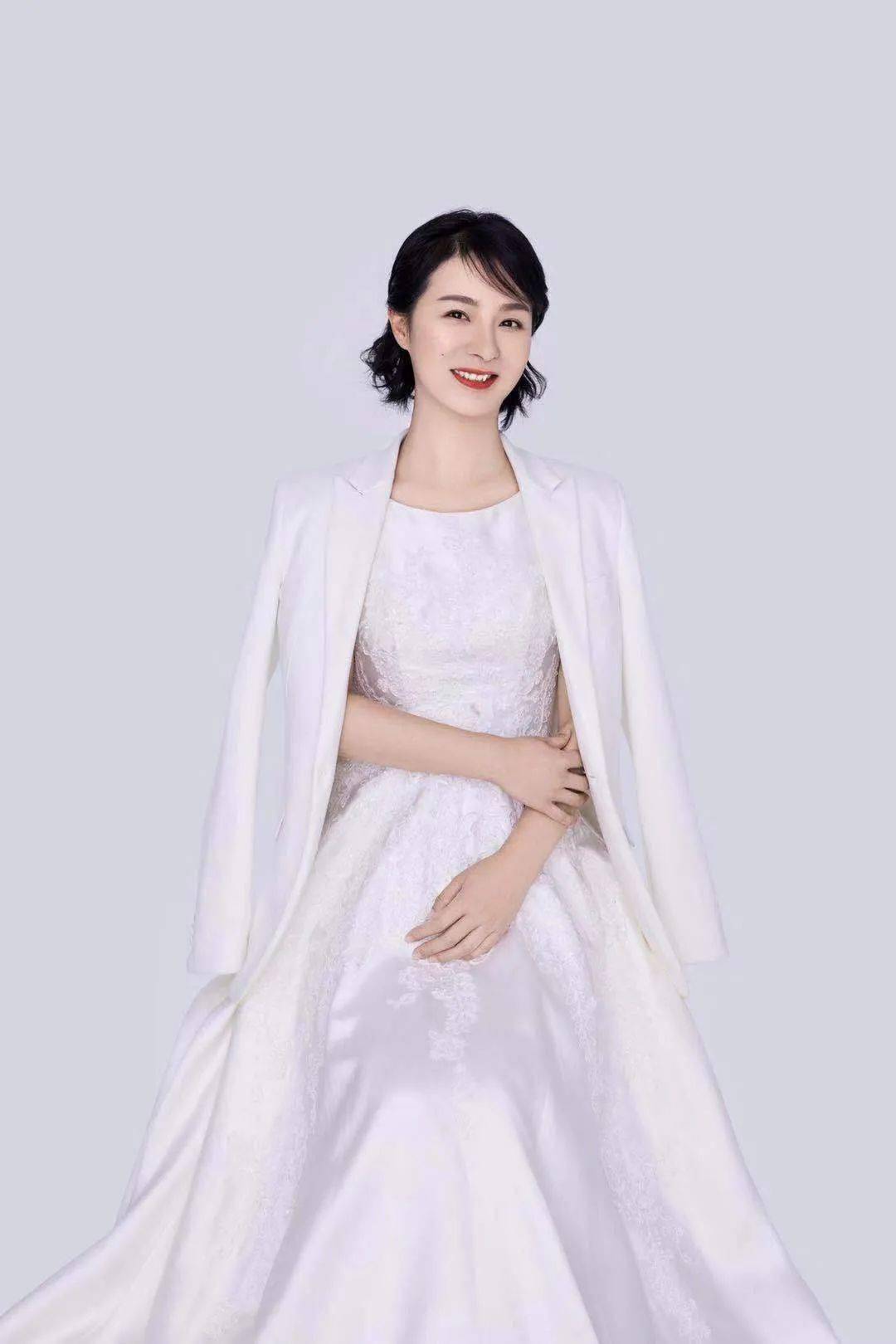 主持人:夏琳喜欢我们节目的话,欢迎关注我们的直播时间:首播每周六